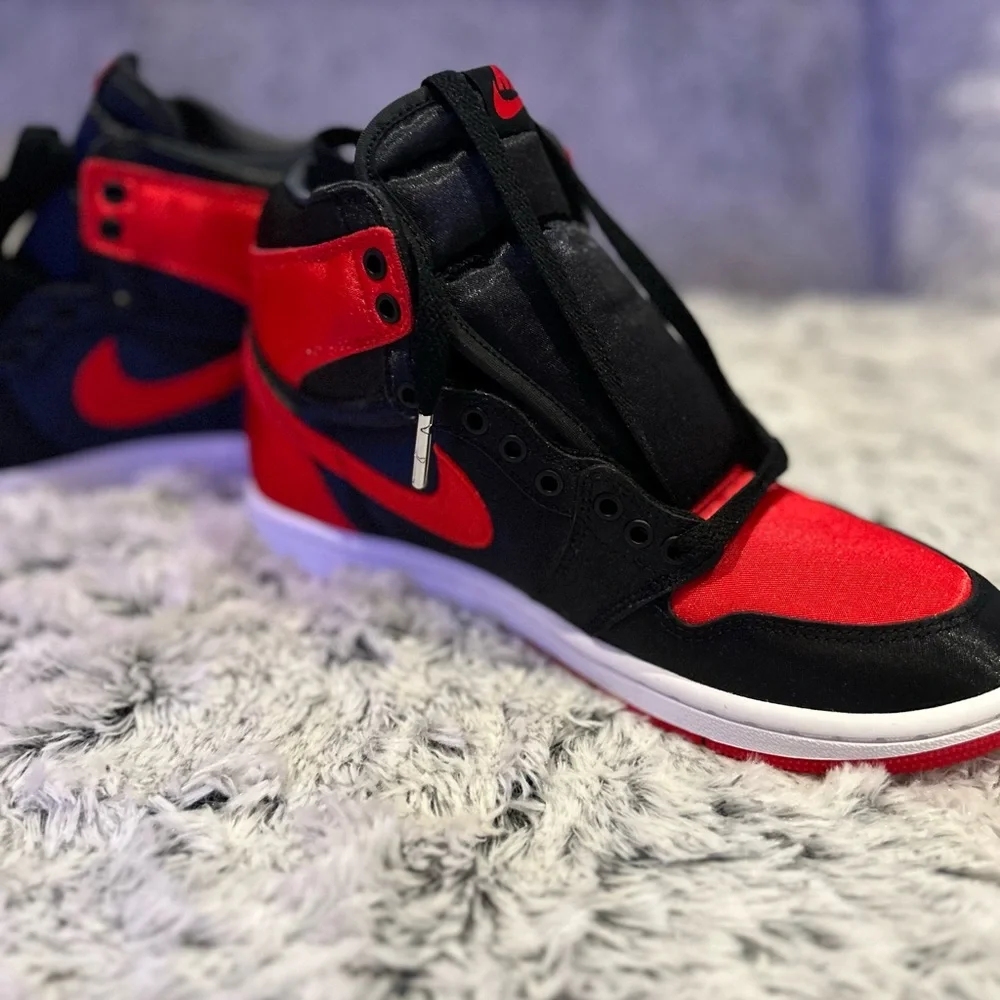 Women’s Air Jordan 1 retro Hi OG Satin edition - Picture 3 of 7